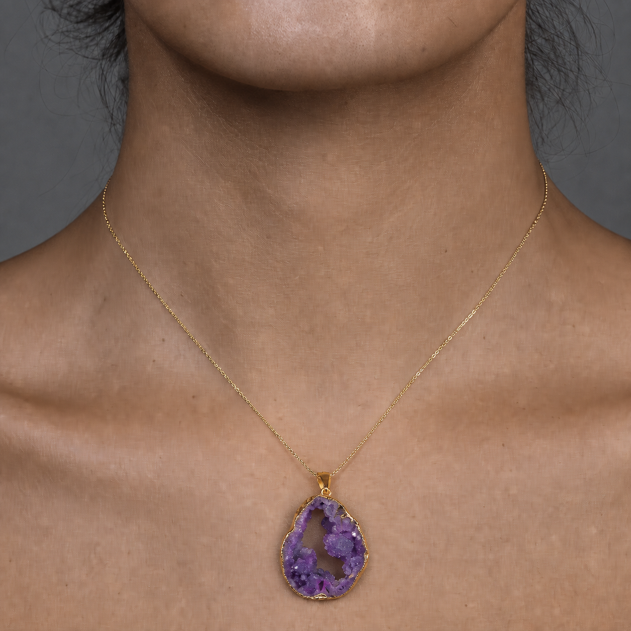 European and American cross-border natural crystal raw stone pendants, handmade DIY electroplated copper wire edged crushed stone pendant accessories
