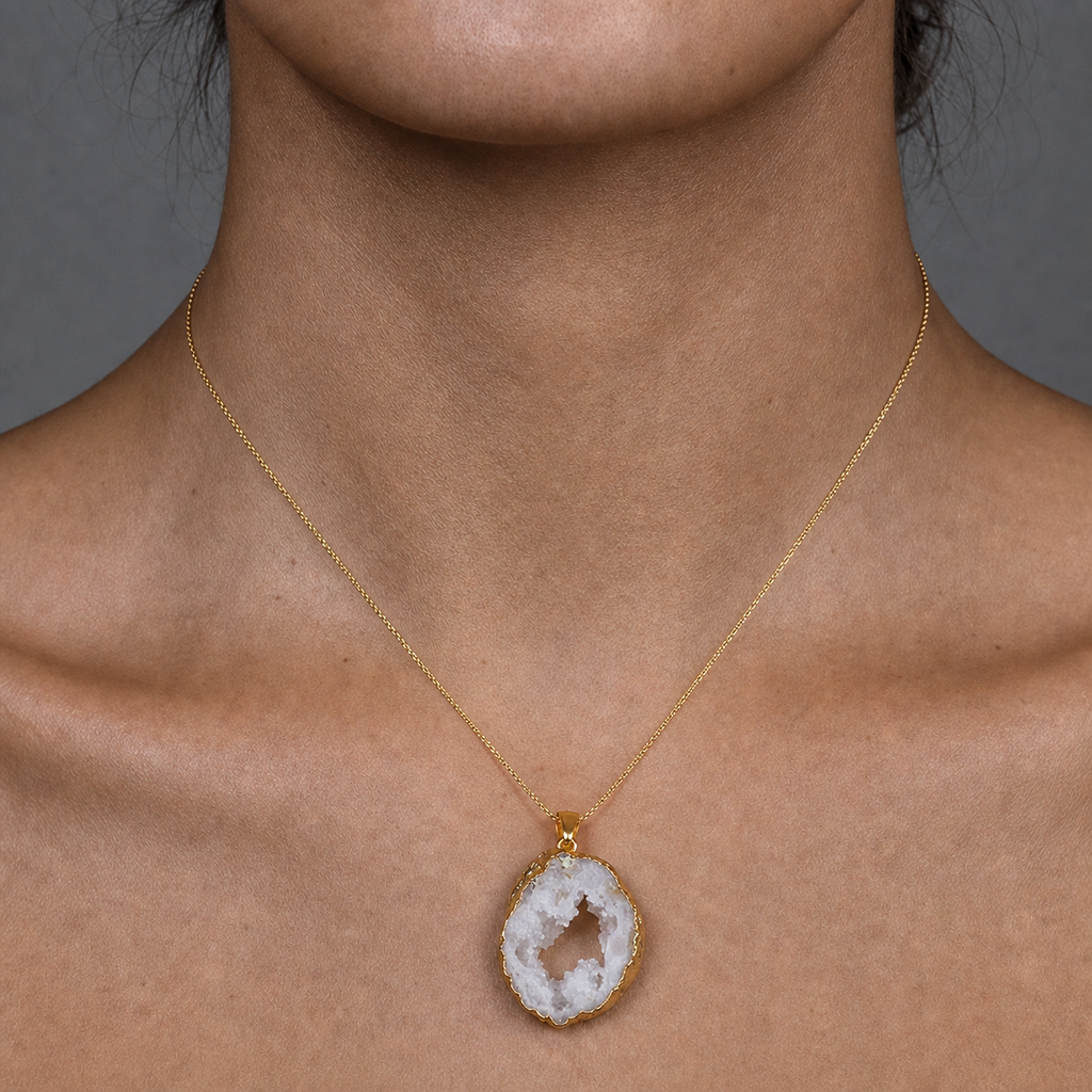 European and American cross-border natural crystal raw stone pendants, handmade DIY electroplated copper wire edged crushed stone pendant accessories